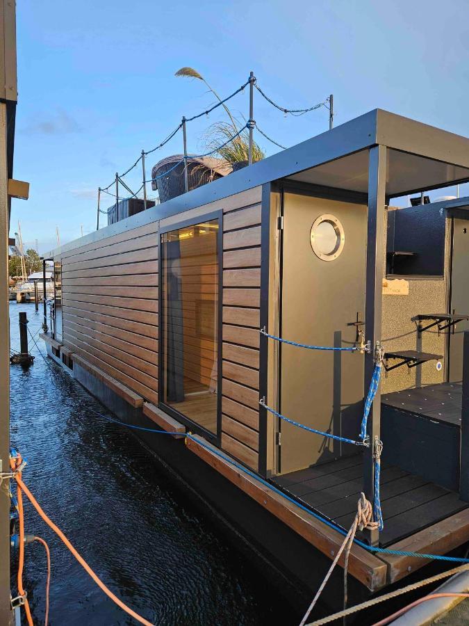 Bådhotel Hausboot Ahoy Masal *