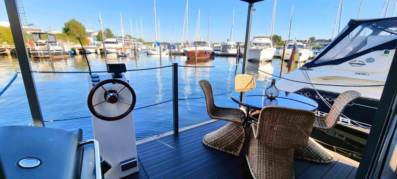 Hausboot Ahoy Masal Bådhotel *